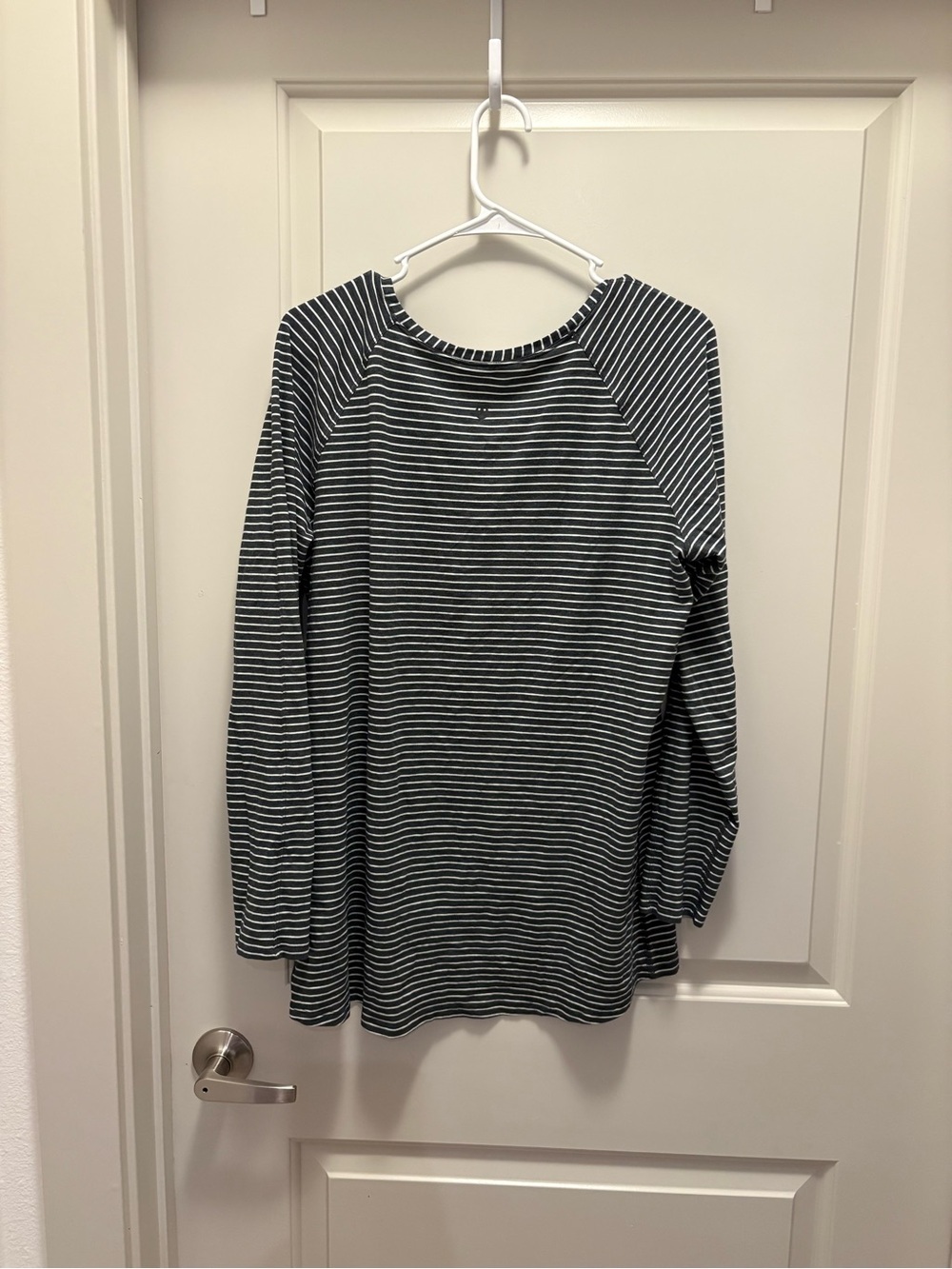 Striped Long-Sleeve Boatneck Top - Black & White Lululemon size 12 - Picture 4 of 4